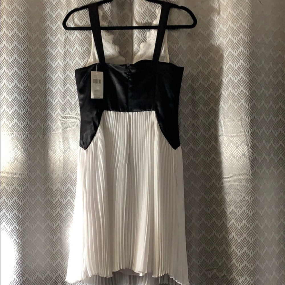 Dress - Picture 5 of 8